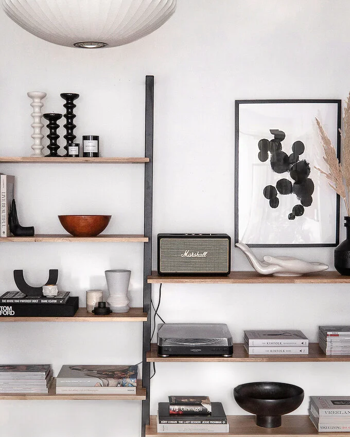 How to Create a Minimalist Bookshelf — WOAHSTYLE